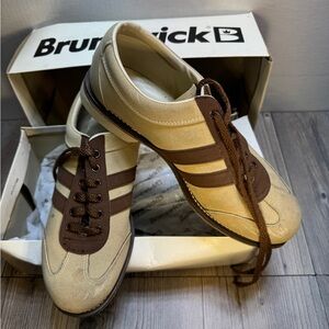 Brunswick Leather bowling shoes women’s Size 8.5 Beige w/brown Stripes